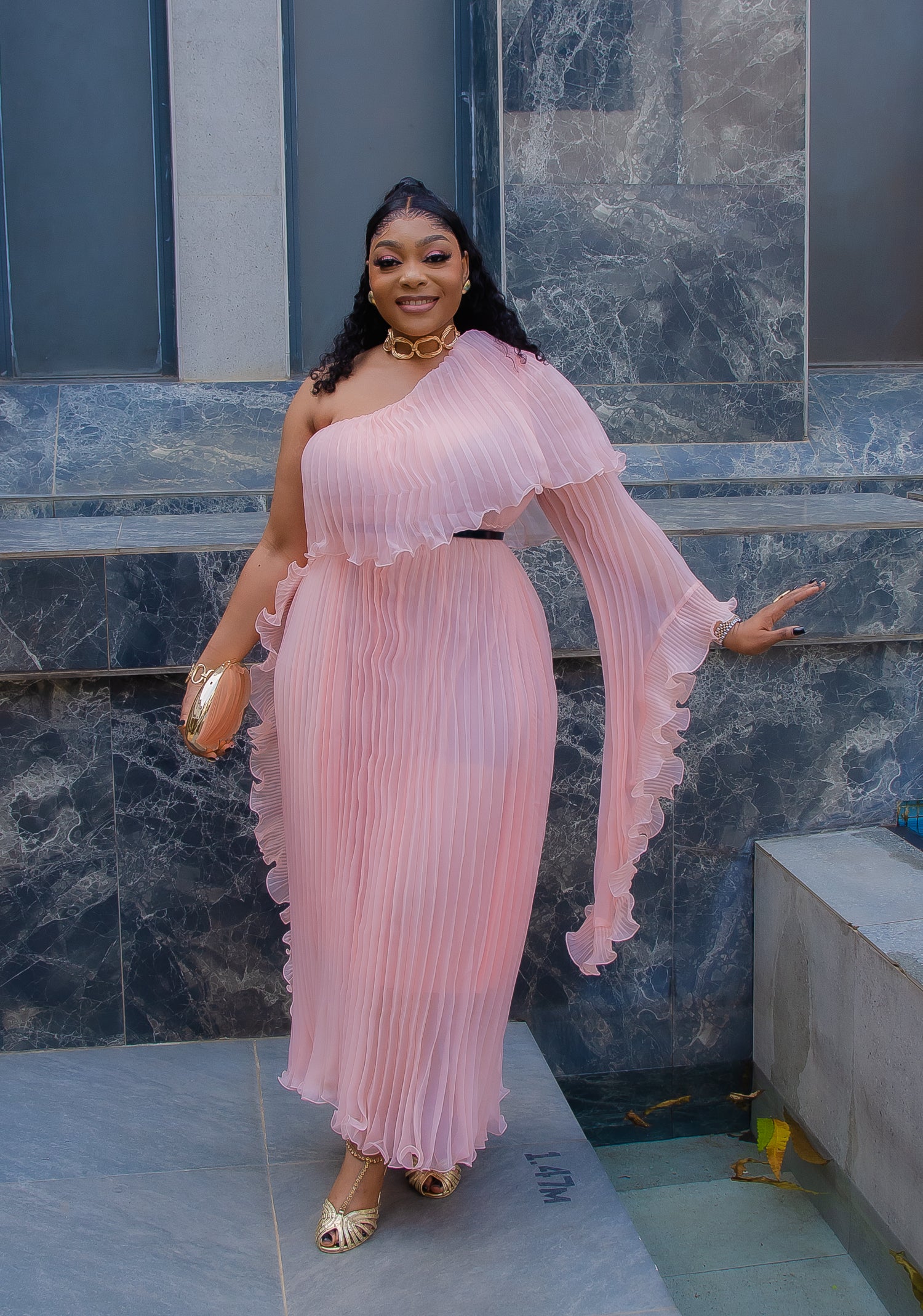 未使用 CARAMEL HYSSOP DRESS Island Style One-Shoulder Slit Tropical Maxi Dress | Windsor