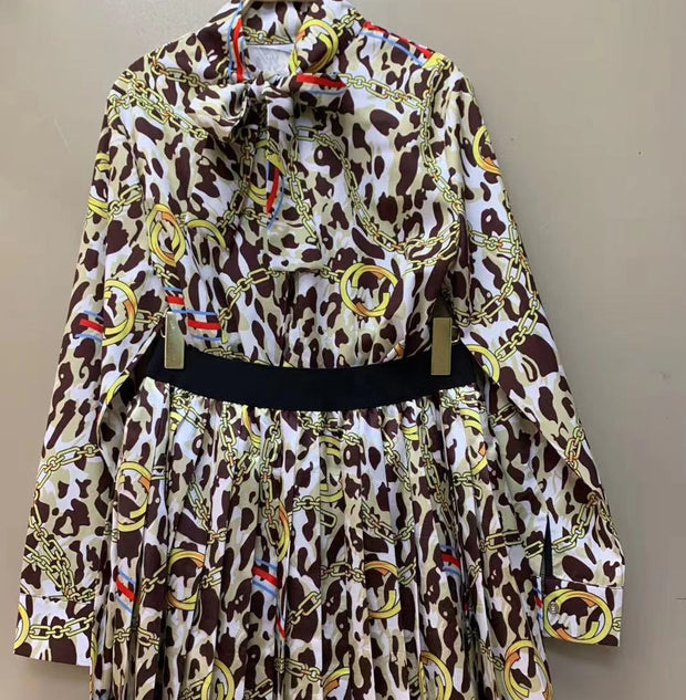 Wealth Links- 2pcs Blouse and SKATER Pleated Skirt SET (New)